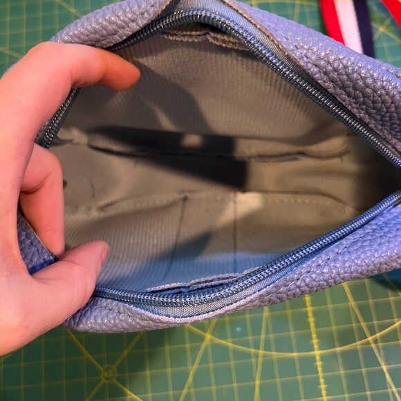 Red White & Blue Small Shoulder faux Leather Bee Handbag For Teens Or Women D - Picture 5 of 6